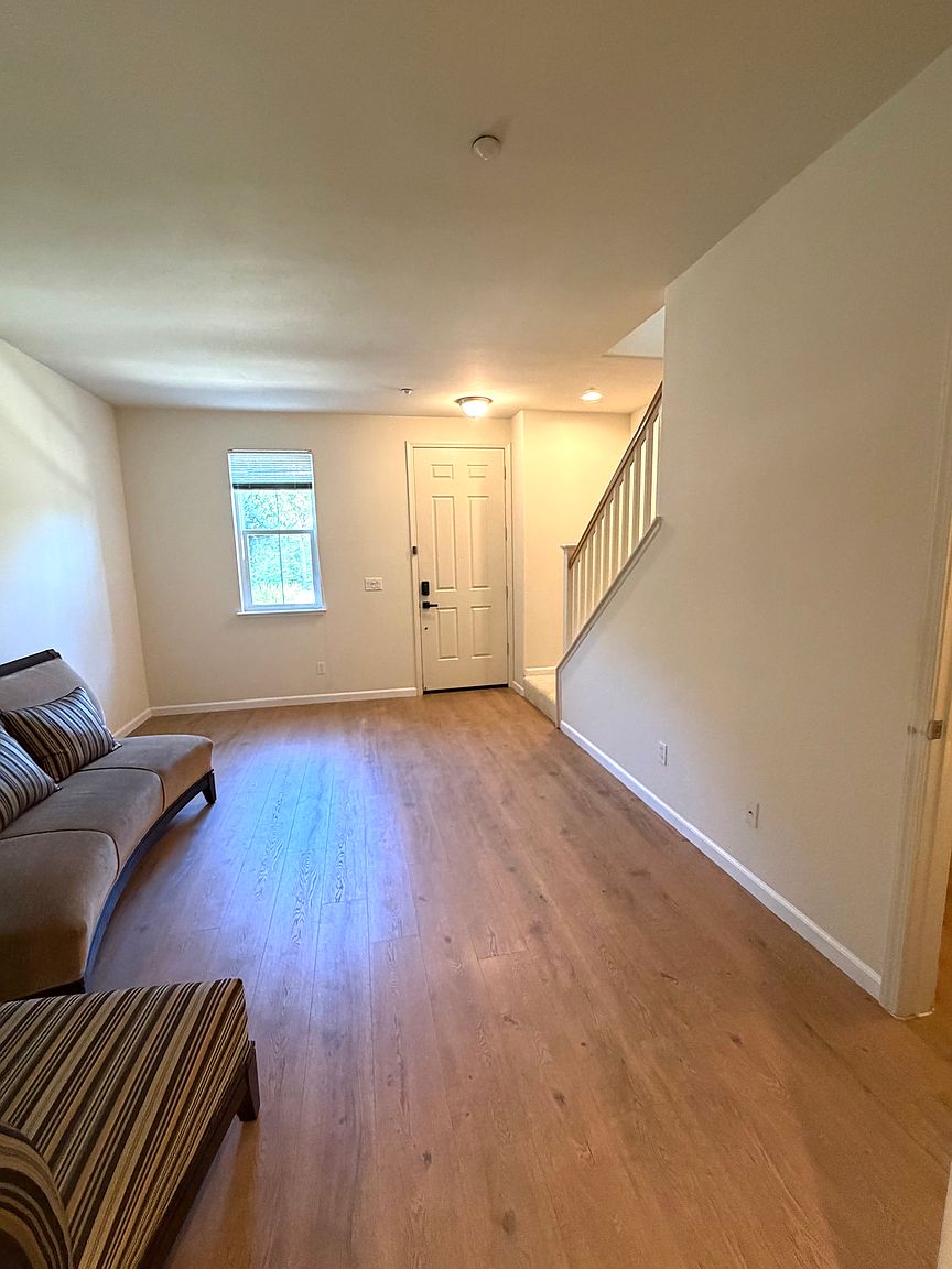 1056 Martin Luther King Dr photo 2