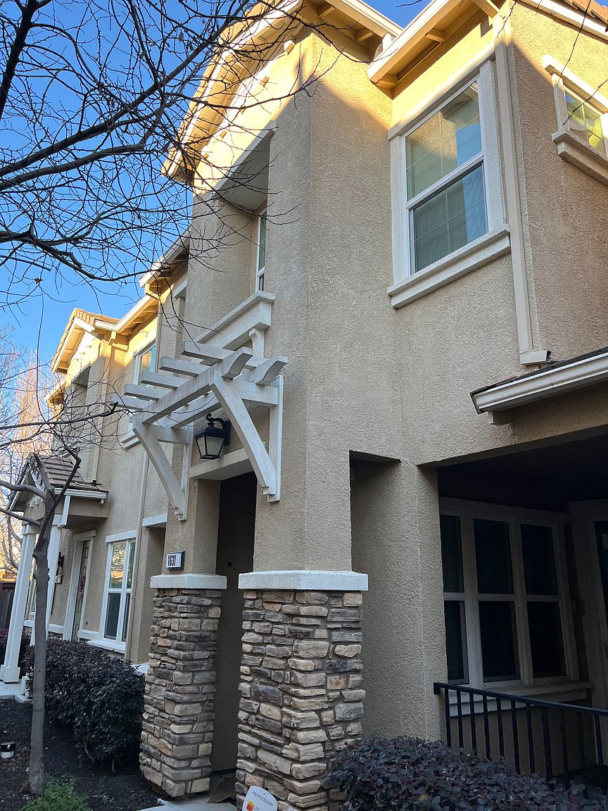 1631 Sylvia St photo 2