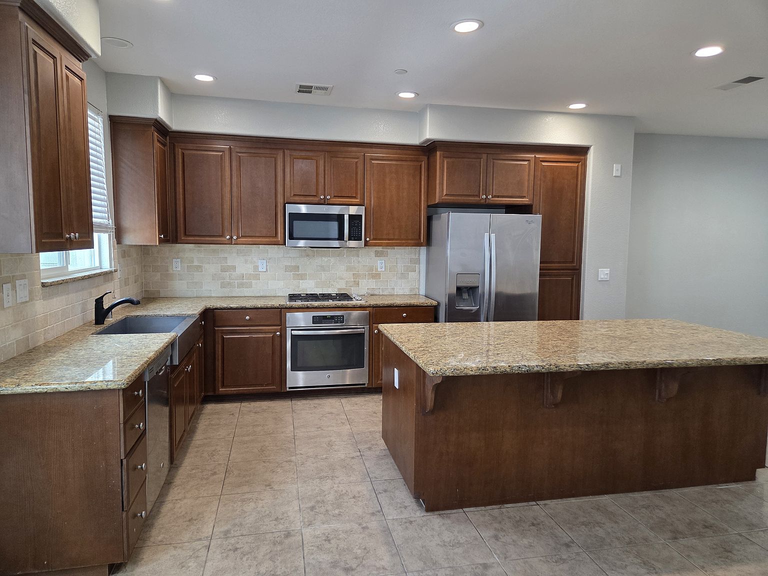 5218 S Esprit Loop Dublin, CA 94568 photo 2