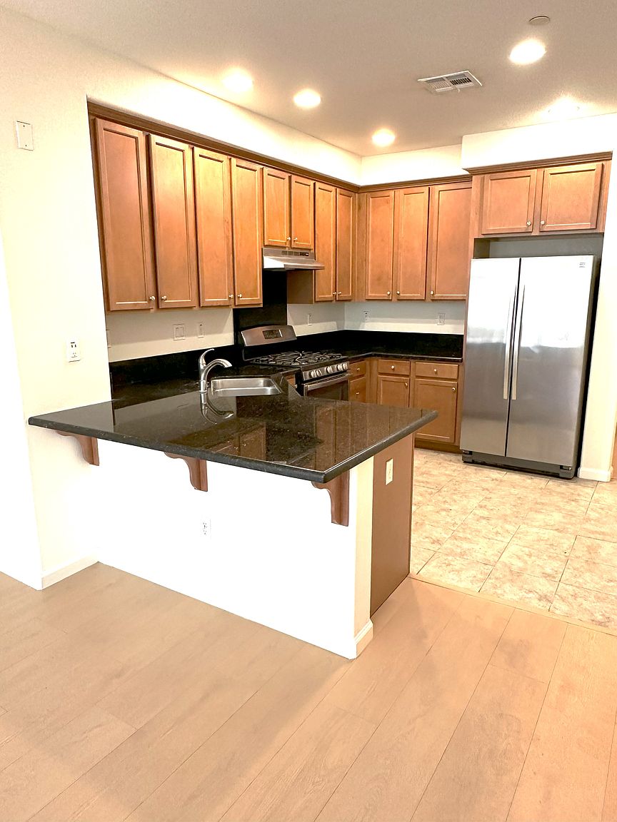 1510 Bleecker St photo 4
