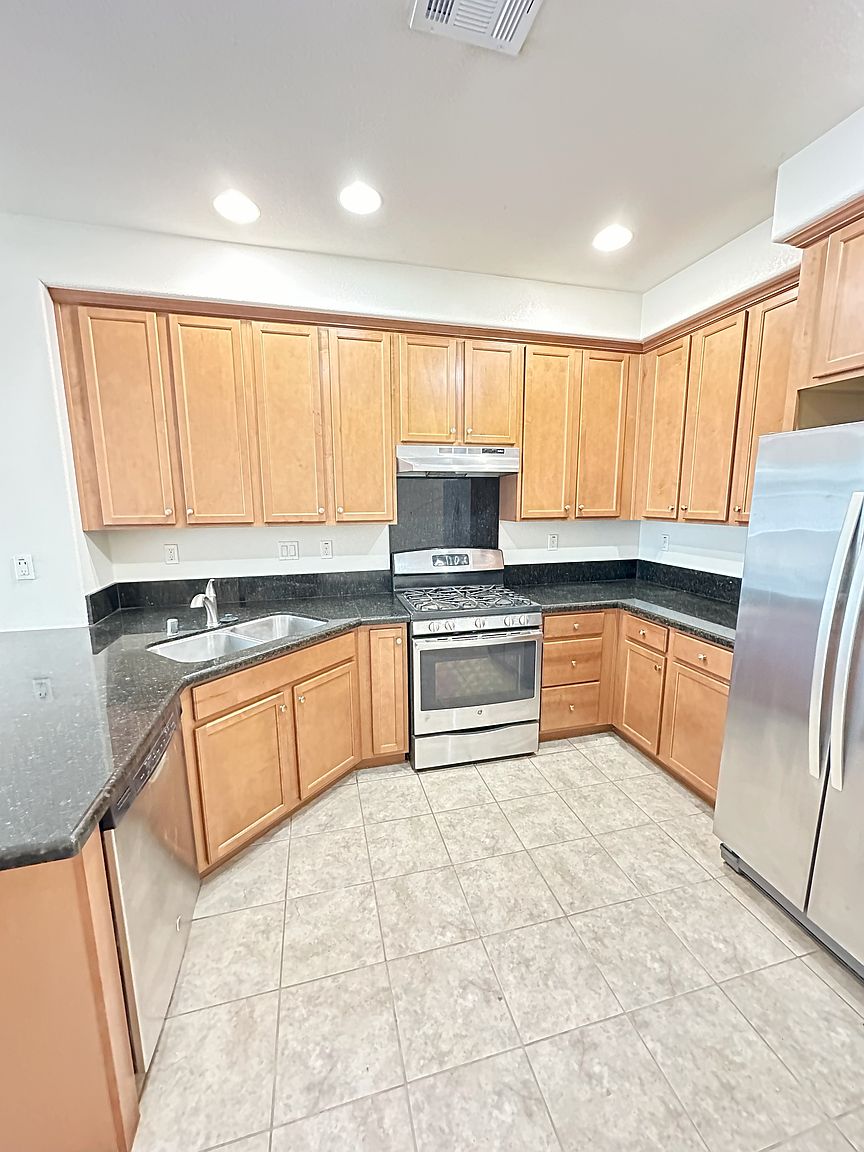 1510 Bleecker St photo 2
