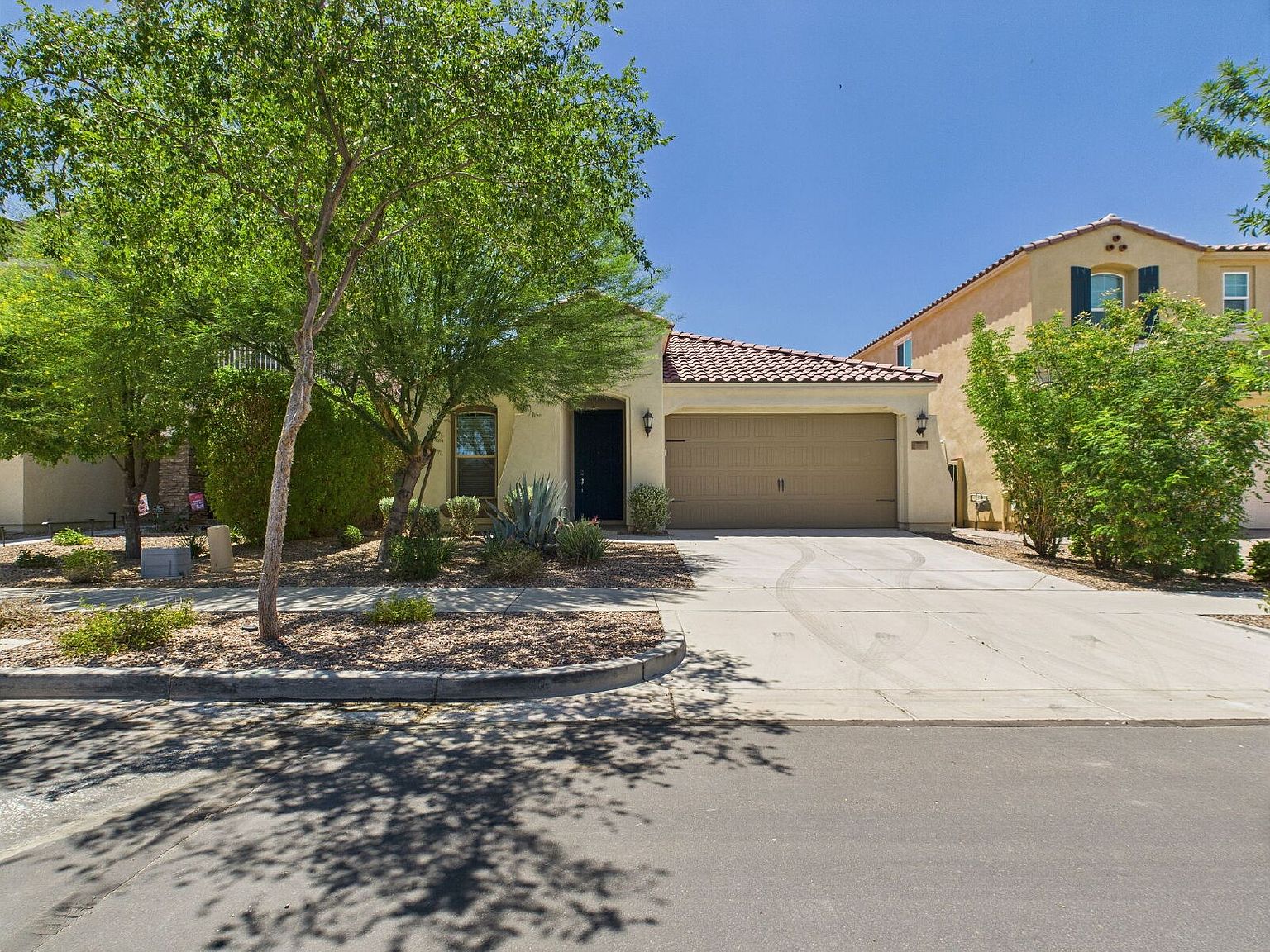 10511 E Corbin Ave Mesa, AZ 85212 photo 2