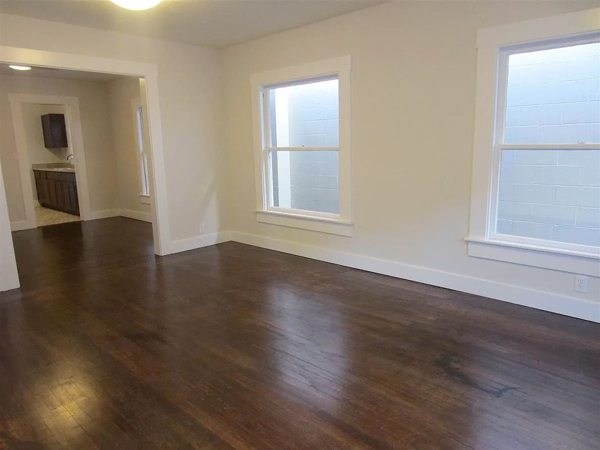 2BR/1BA Single Family House on Beaver St · Santa Rosa photo 3