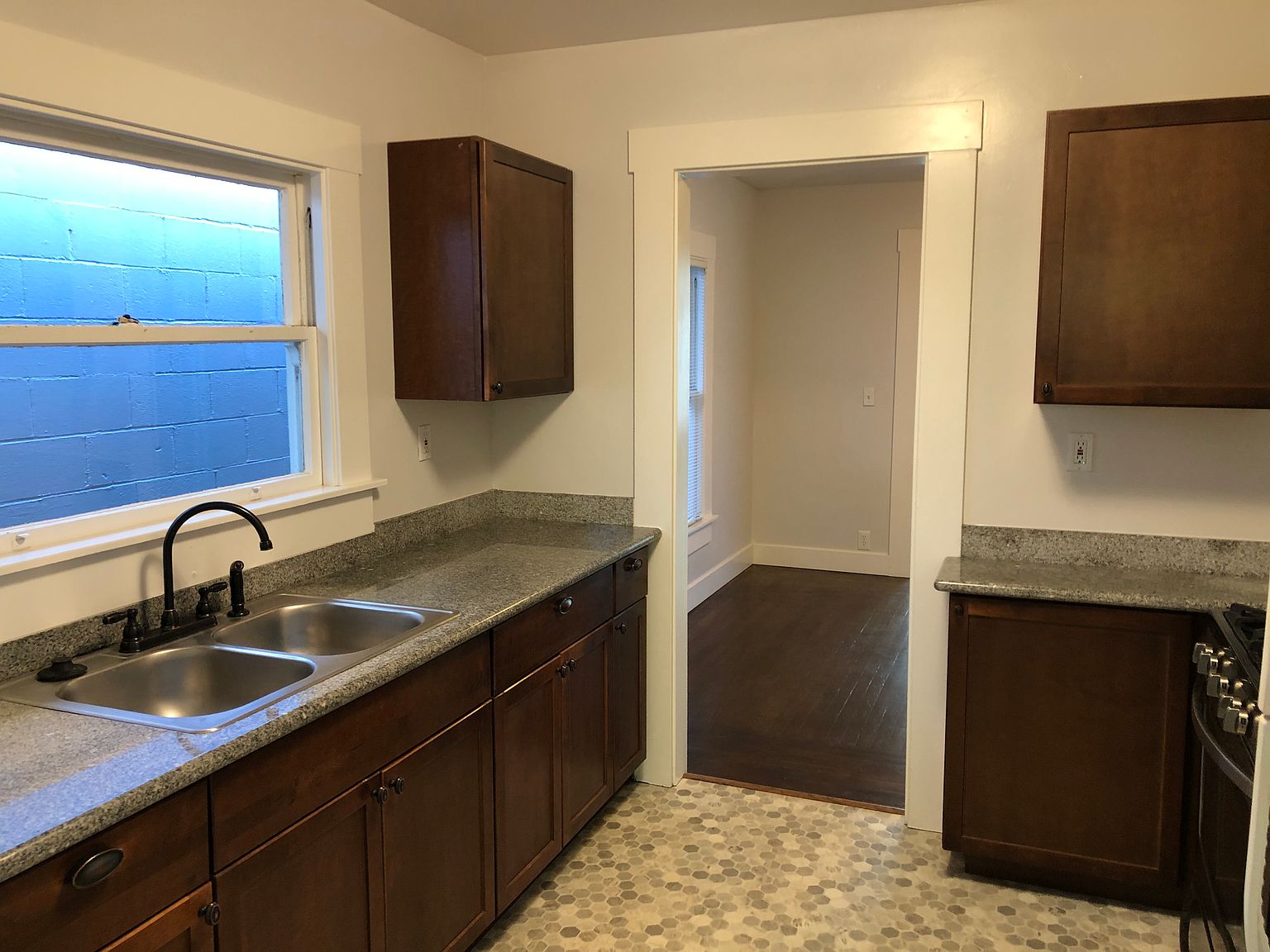 2BR/1BA Single Family House on Beaver St · Santa Rosa photo 5