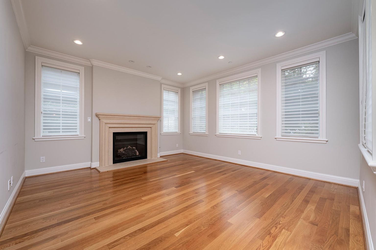 1459 Oak Grove Ave photo 5