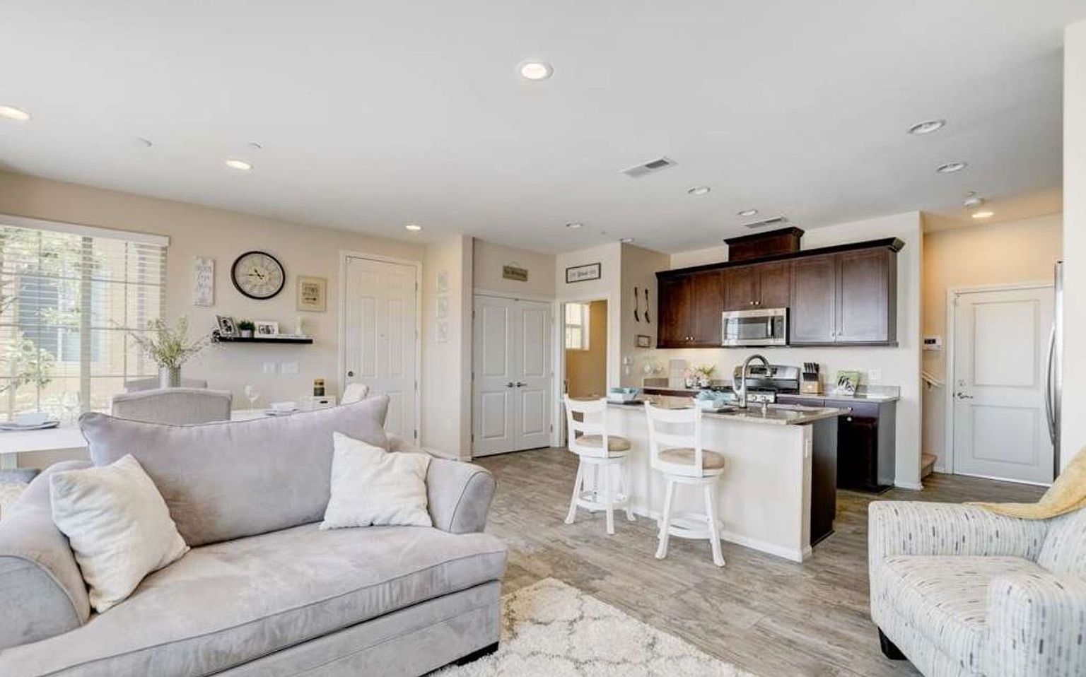 1785 Saltaire Pl