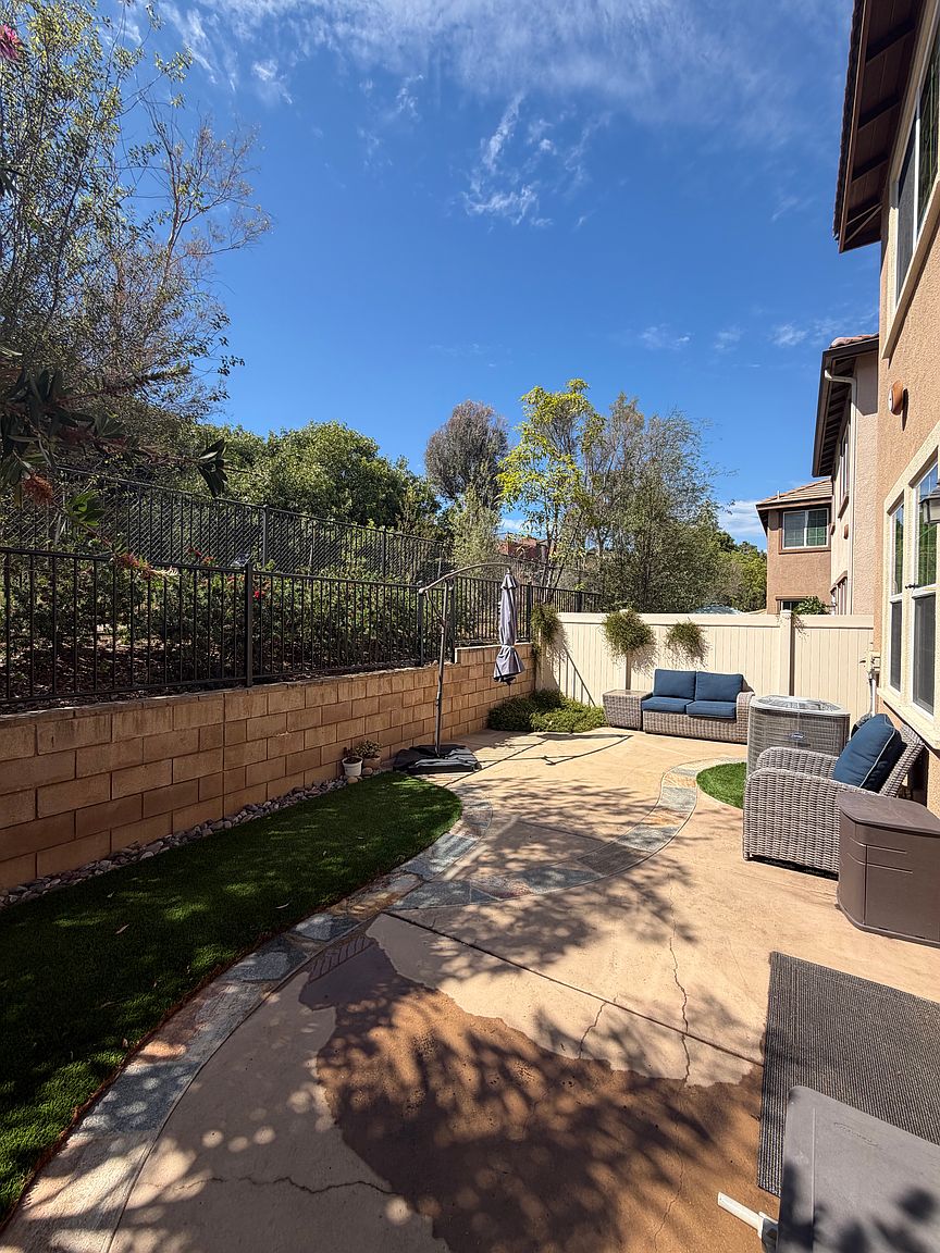 540 Moonlight Dr photo 2
