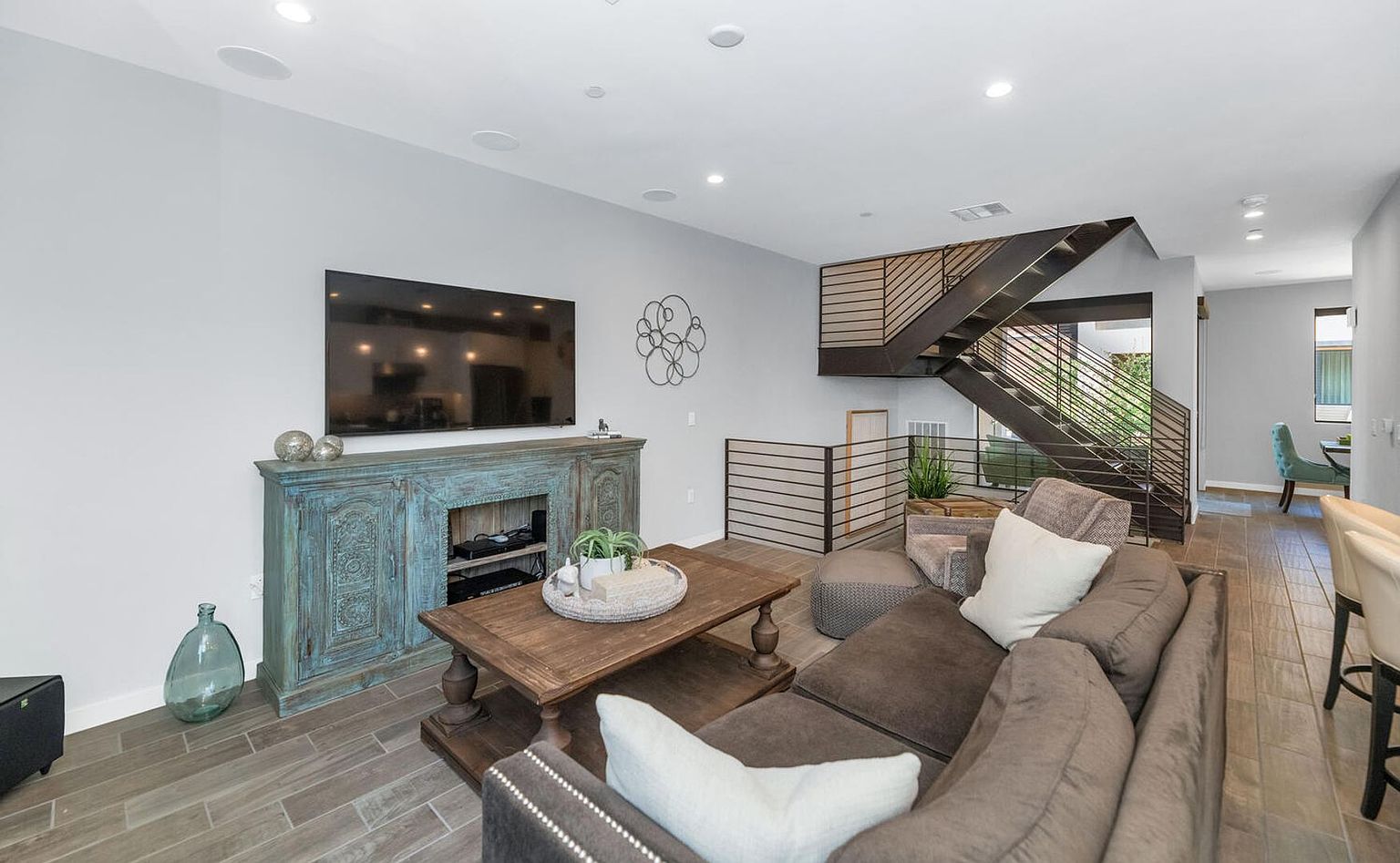 Rates Vary: photo 5