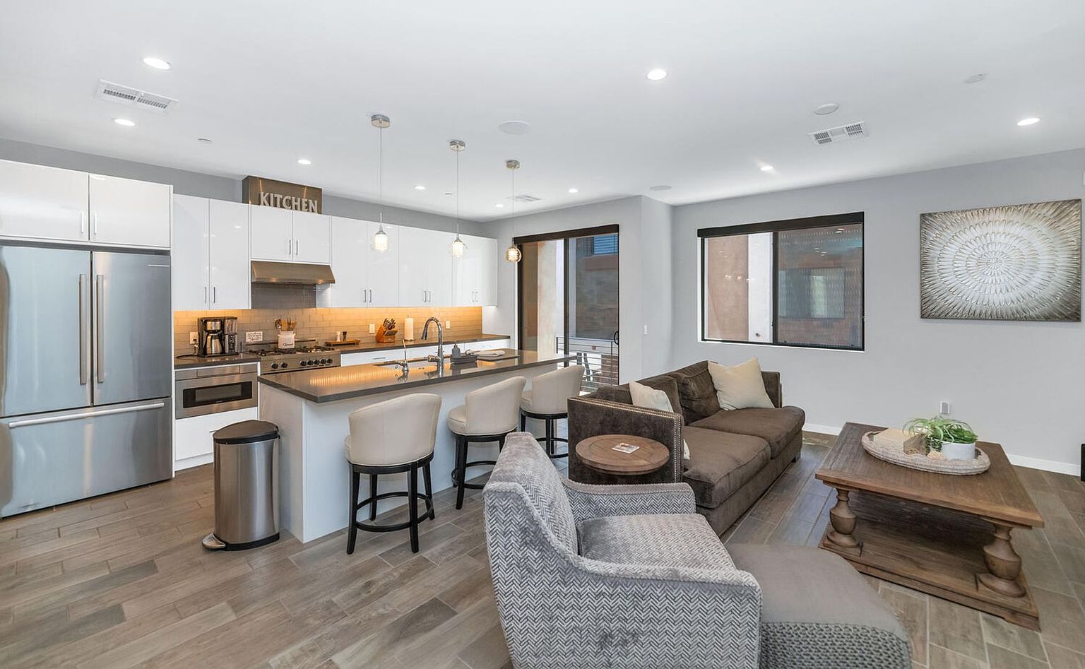 Rates Vary: photo 3