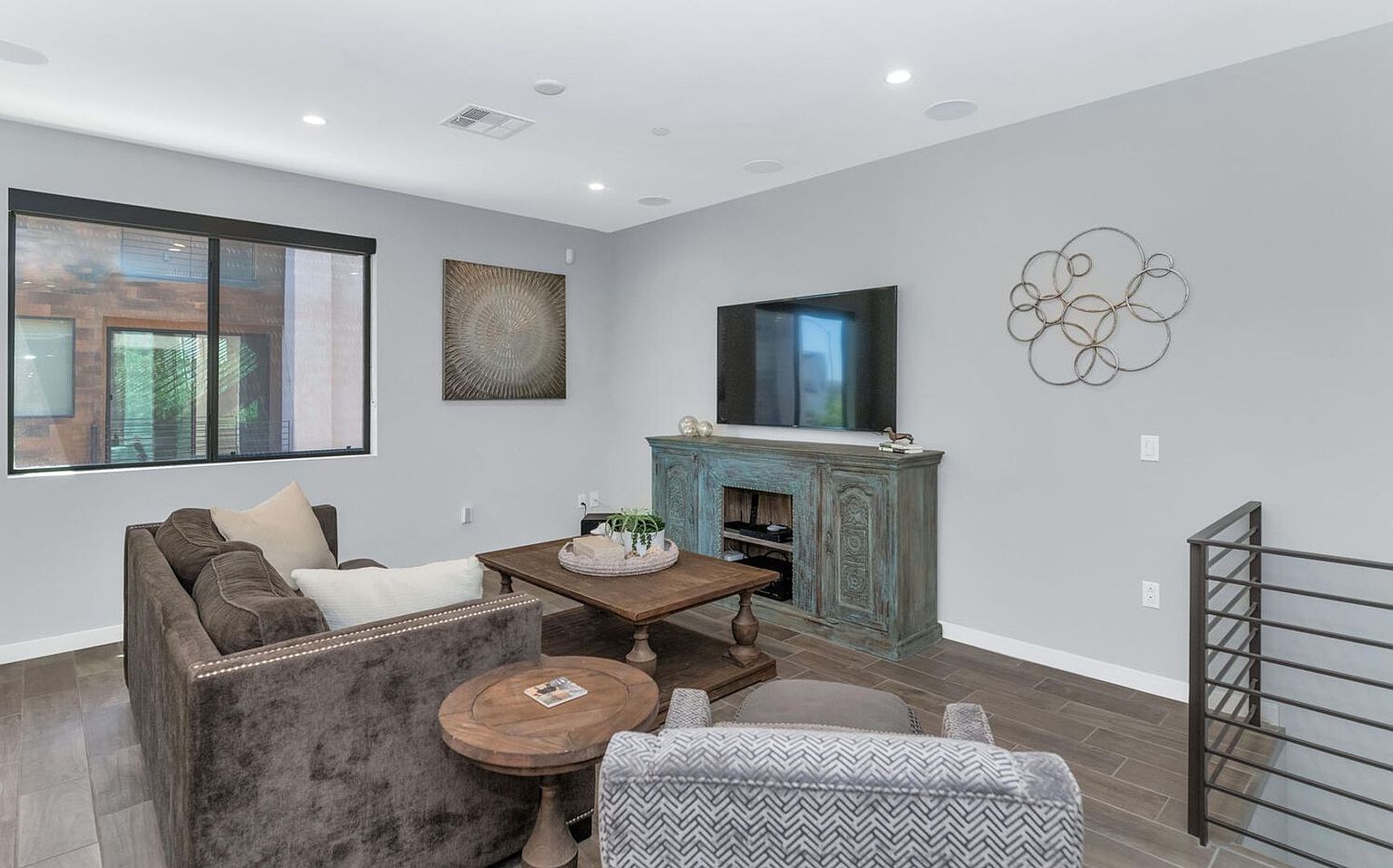 Rates Vary: photo 4