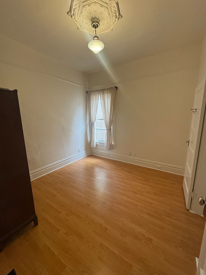 411 Brown St photo 5