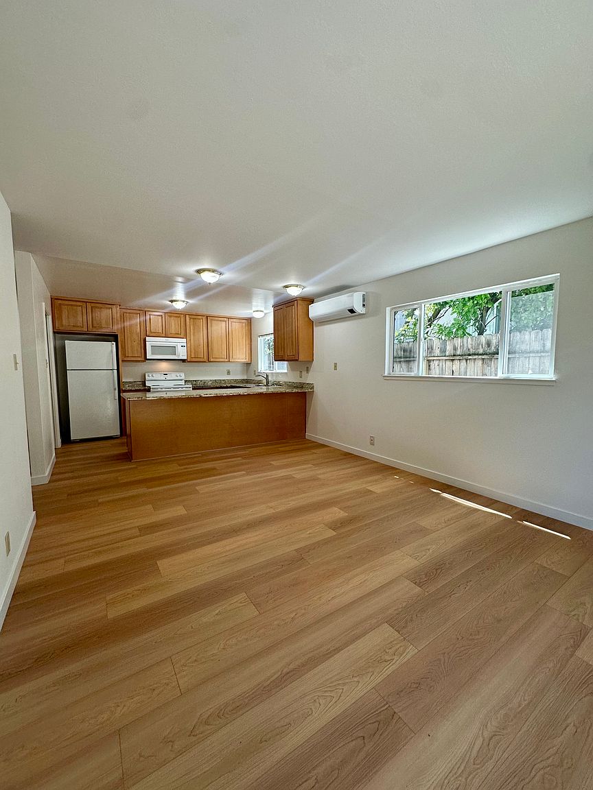 279 Brown St photo 5