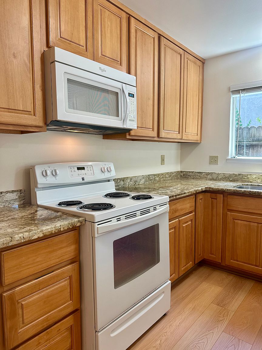 279 Brown St photo 2