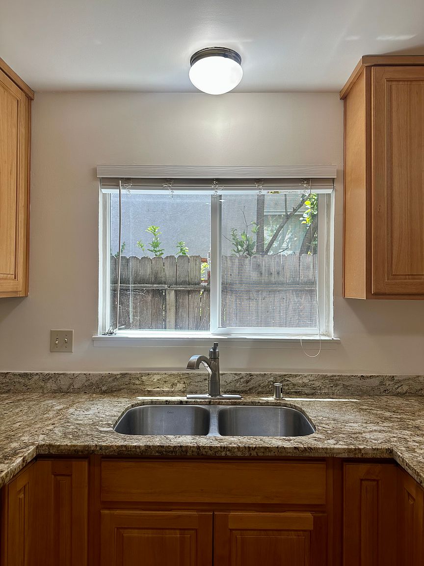 279 Brown St photo 3