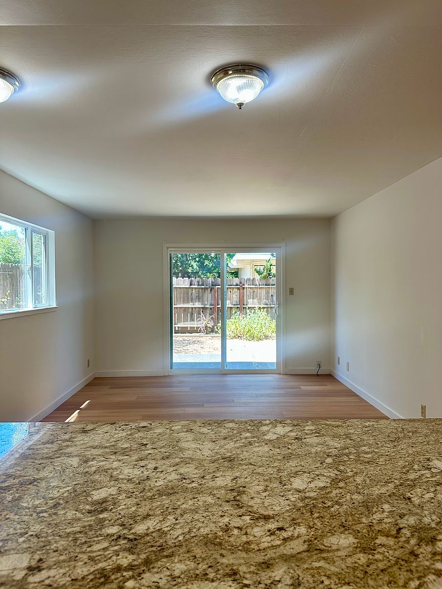 279 Brown St photo 4