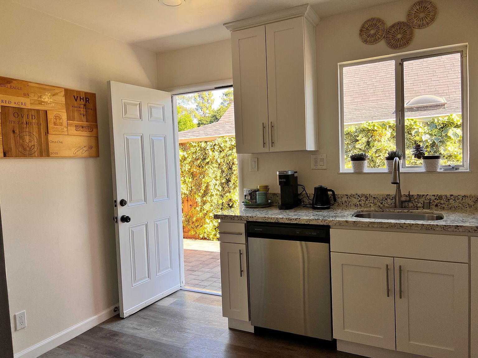 2BR/1BA Single Family House on Willow Ave · Napa photo 3