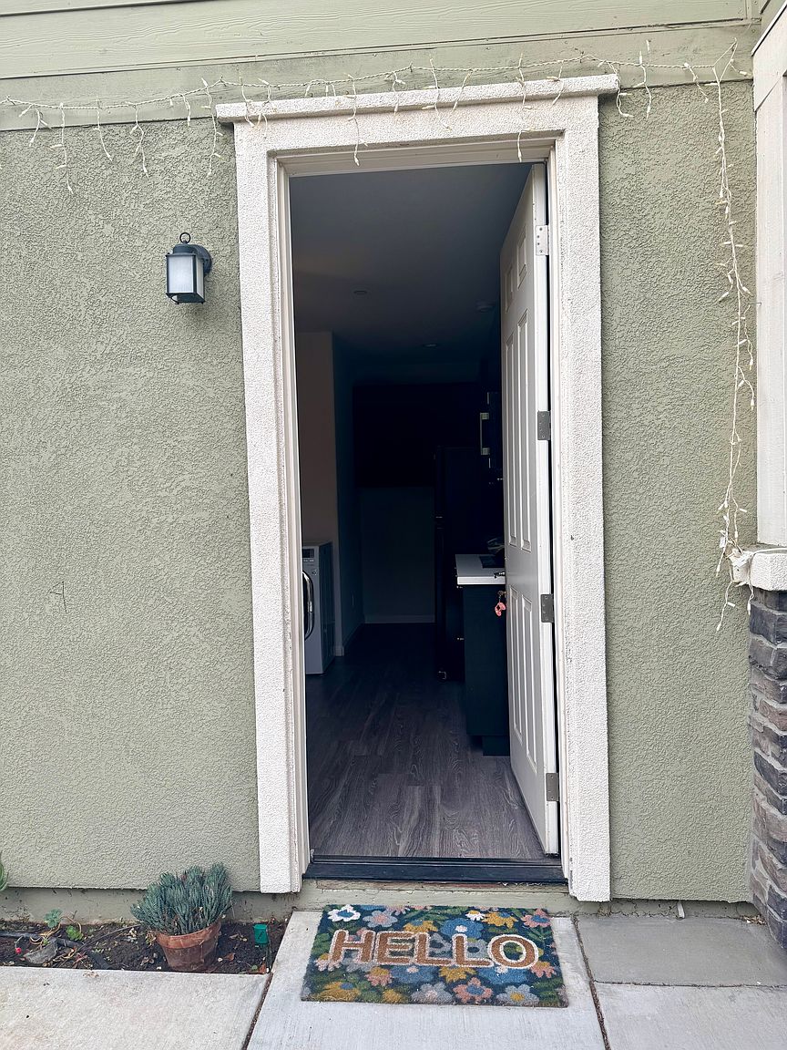 929 S Morgan Ln photo 2