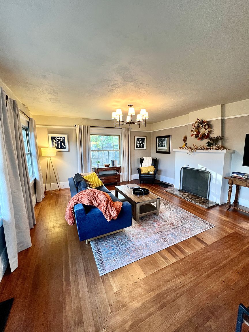 2100 W Lincoln Ave photo 2