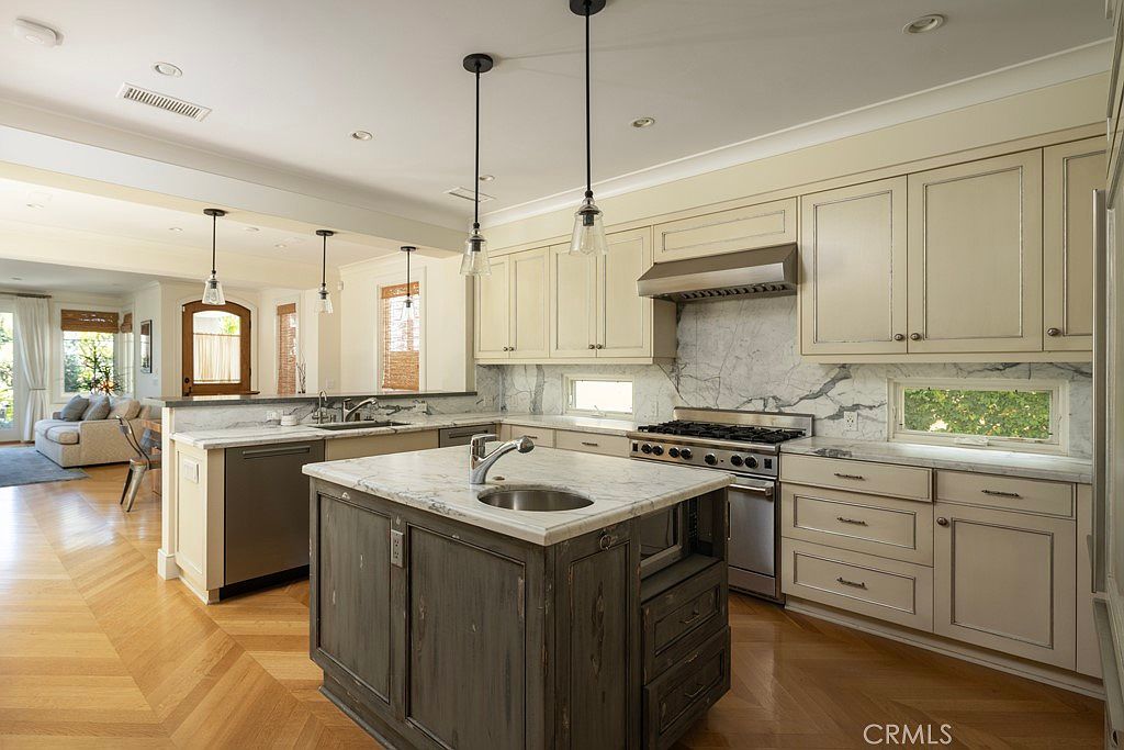 512 Avocado Ave photo 5
