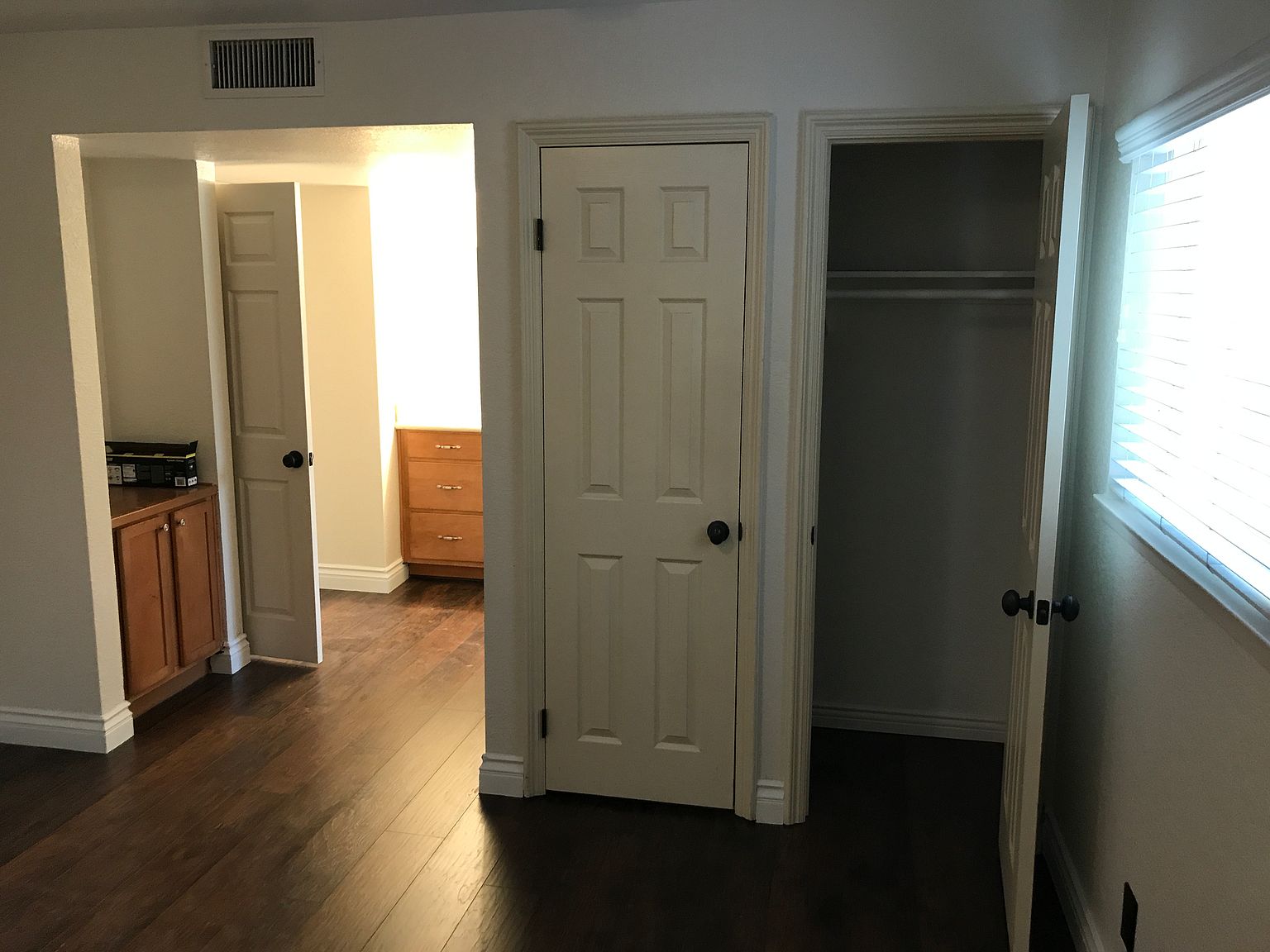 1000 Estes St photo 4