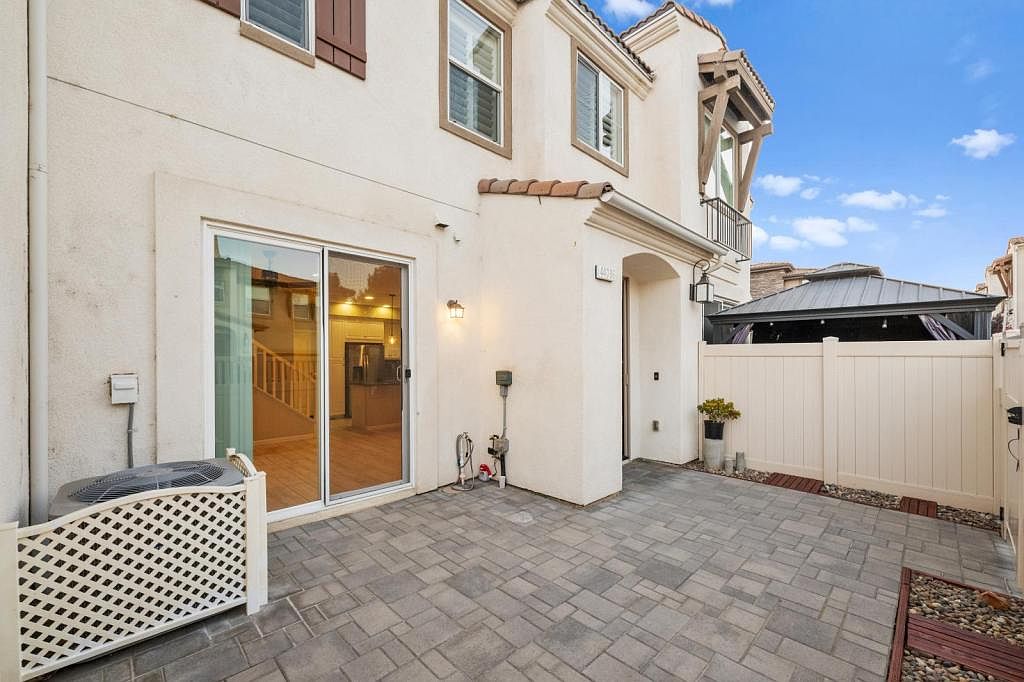 44086 Calle Luz photo 5