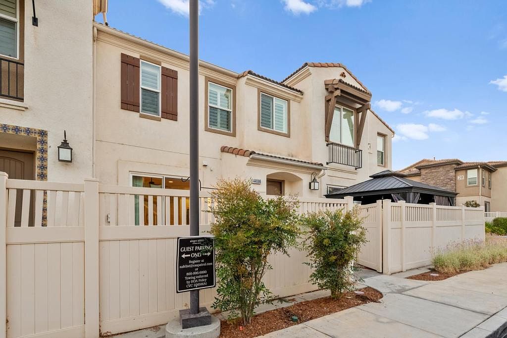 44086 Calle Luz photo 2