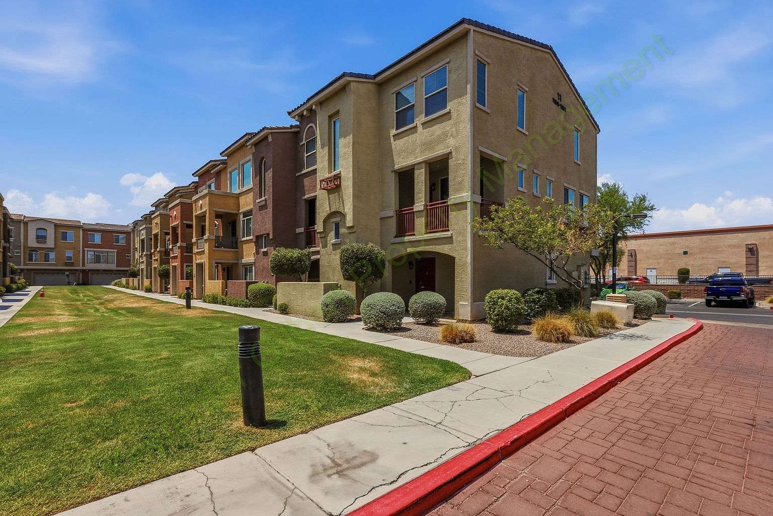 240 W Juniper Ave photo 2