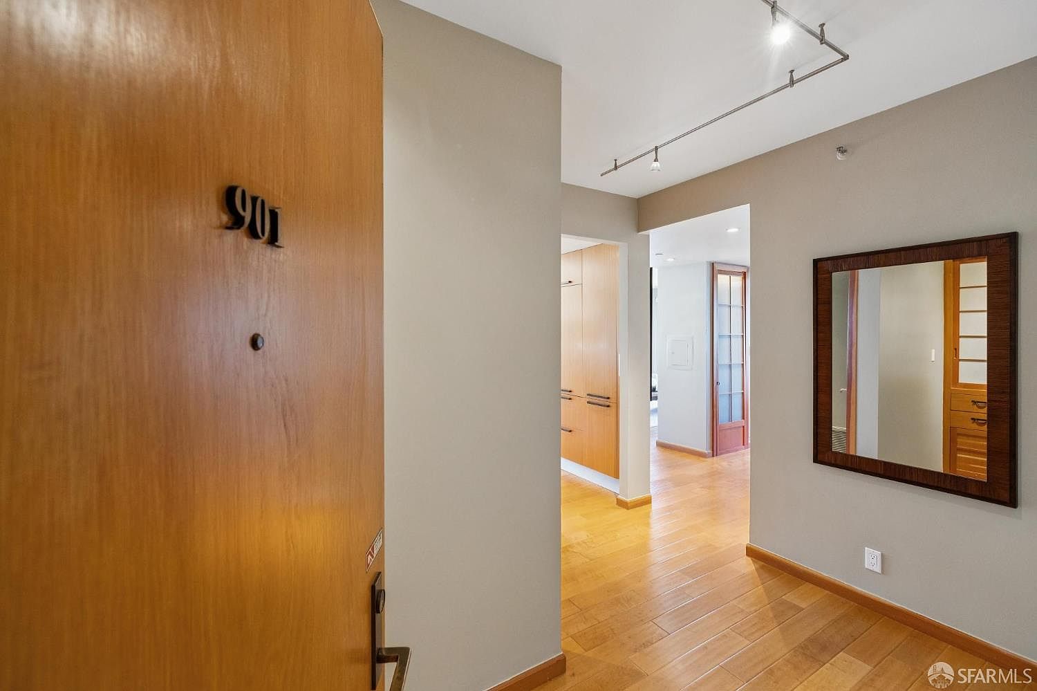 101 Lombard St photo 3