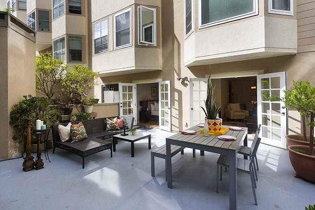 1945 Washington St San Francisco, CA 94109 photo 2