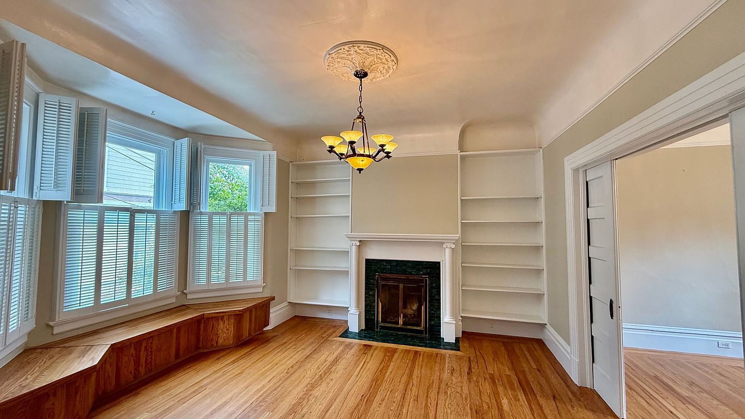 33 Lloyd St photo 3