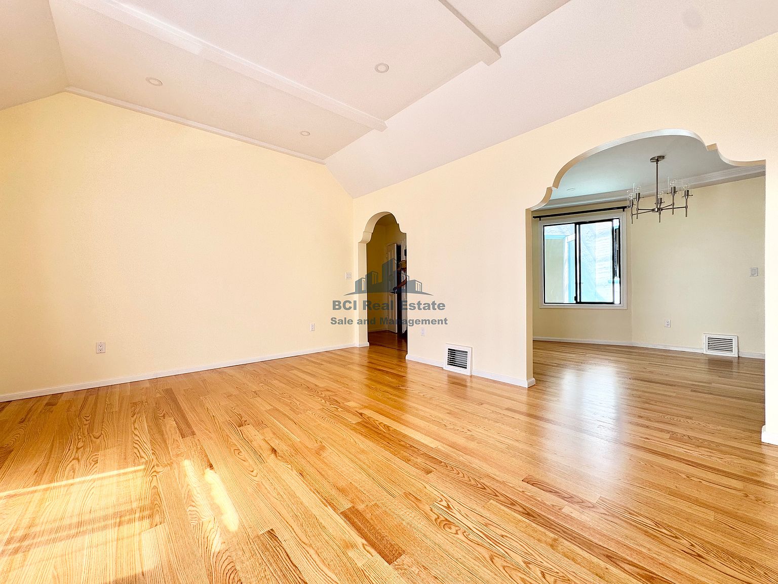 3724 Lawton St photo 4