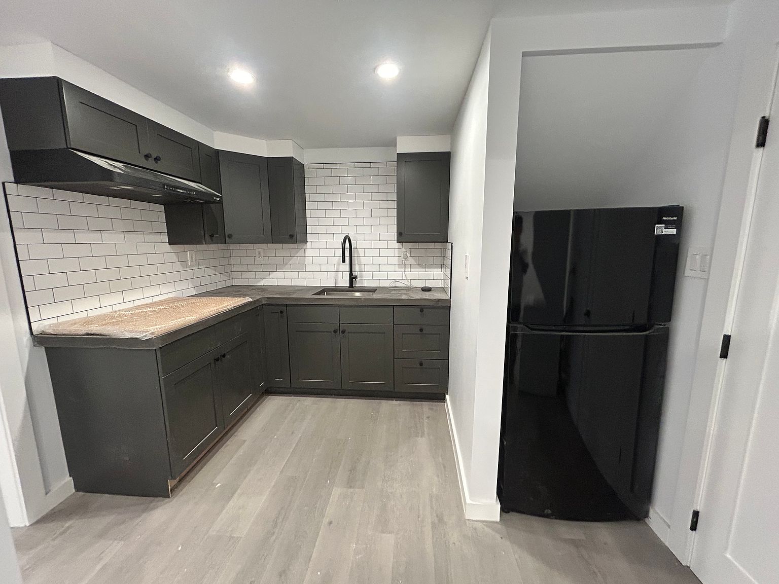 1BR/1BA Single Family House on Ortega St · San Francisco photo 2