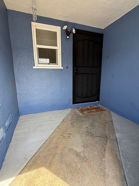 1854 44th Ave photo 2