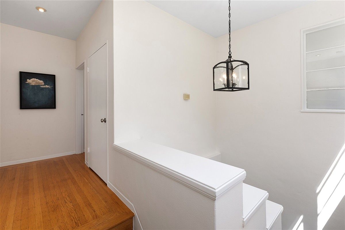 180 Saint Germain Ave photo 4