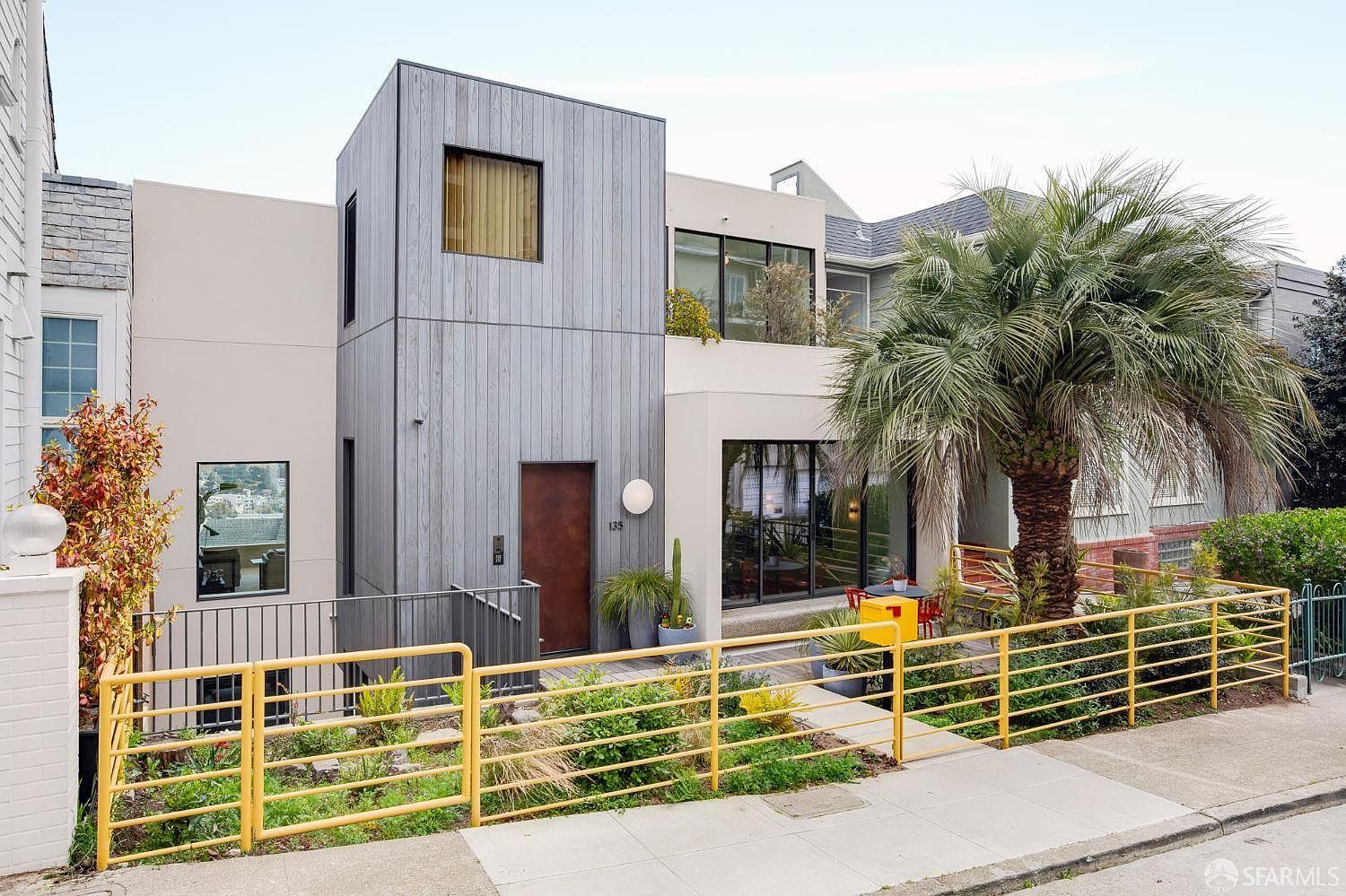135 Graystone Ter photo 3