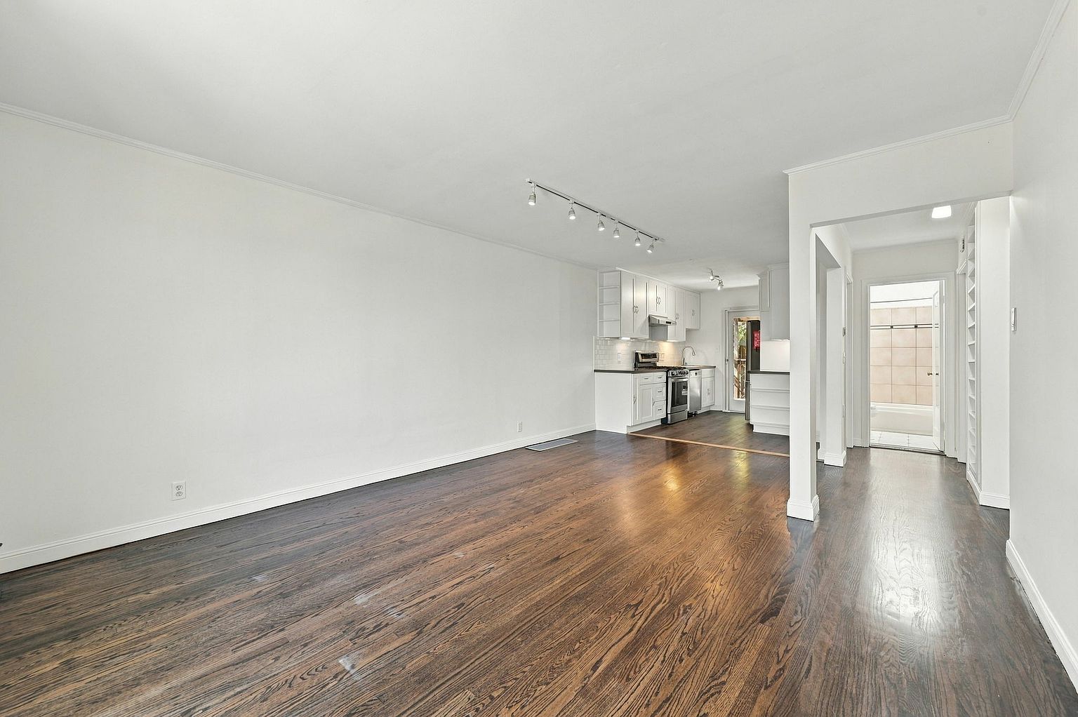 3BR/2BA Single Family House on Franconia St · San Francisco photo 5