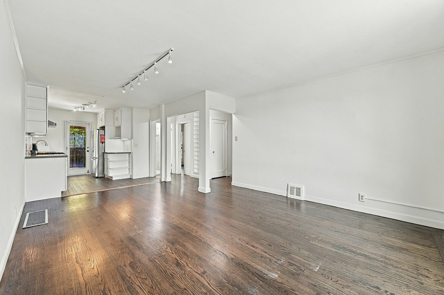 3BR/2BA Single Family House on Franconia St · San Francisco photo 4