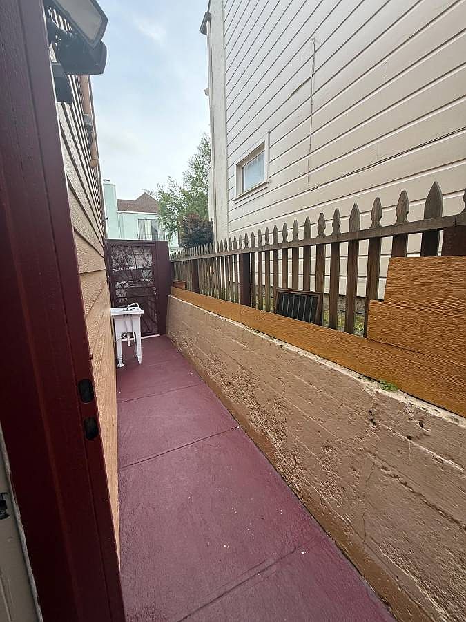 32 University St photo 3