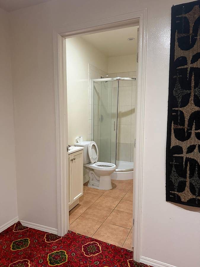 32 University St photo 2