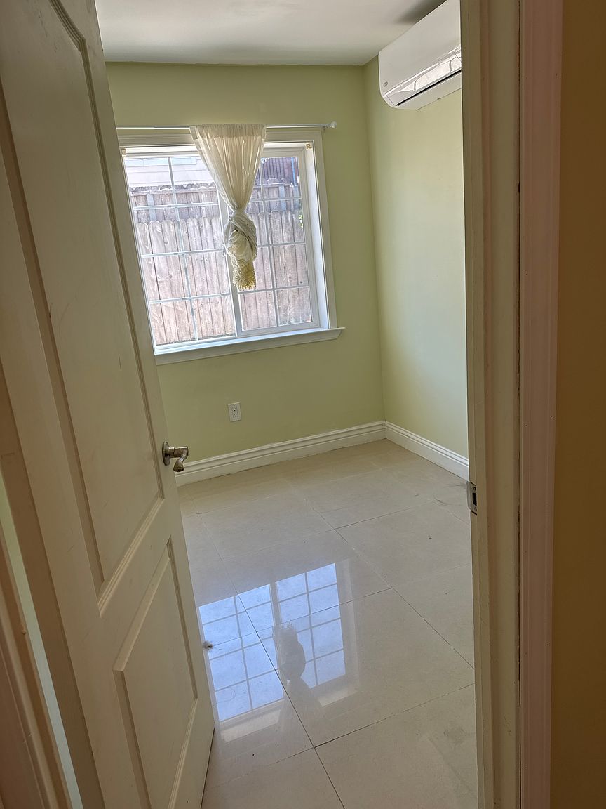 2BR/1BA Apartment on Sweeny St · San Francisco photo 3