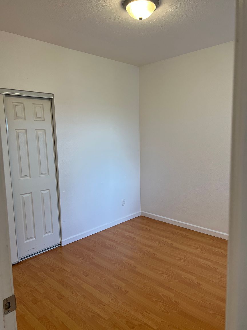 15 Italy Ave photo 4