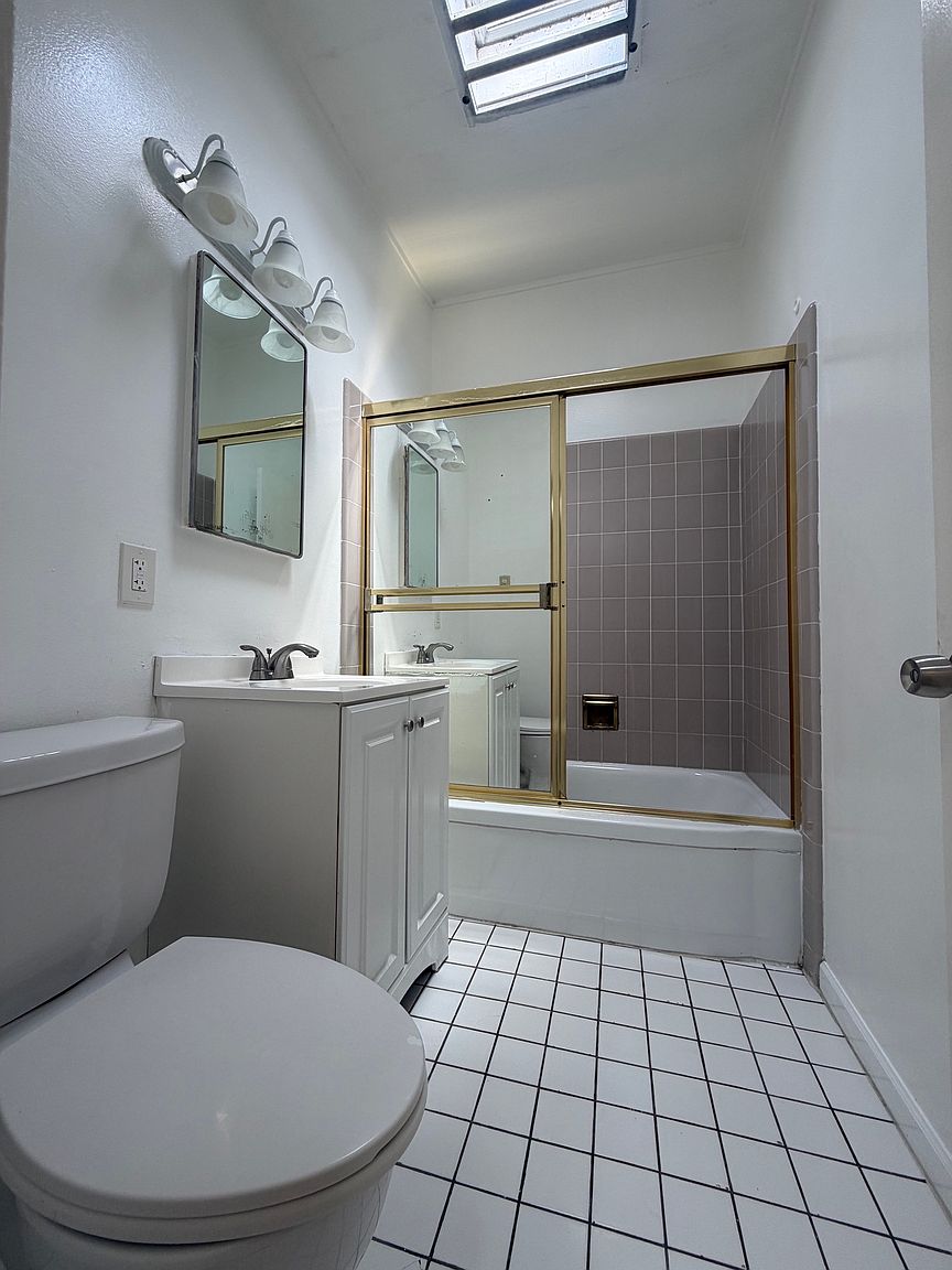 26 Garrison Ave photo 3