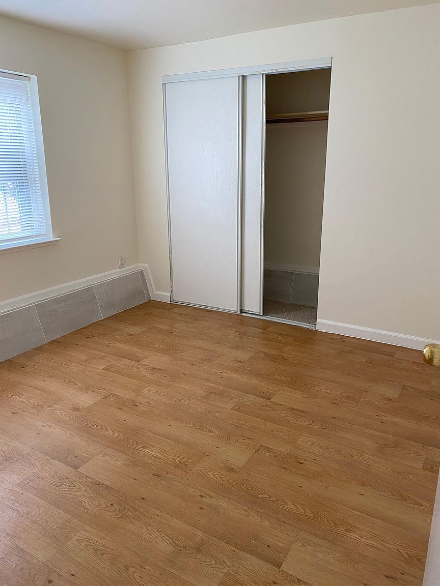 190 Saint Charles Ave photo 2