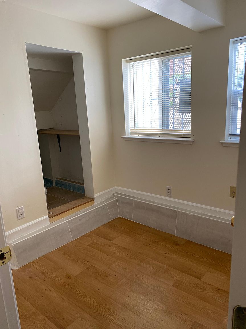 190 Saint Charles Ave photo 4