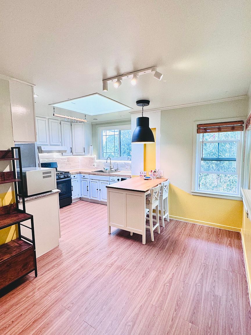 24 Kempton Ave photo 4