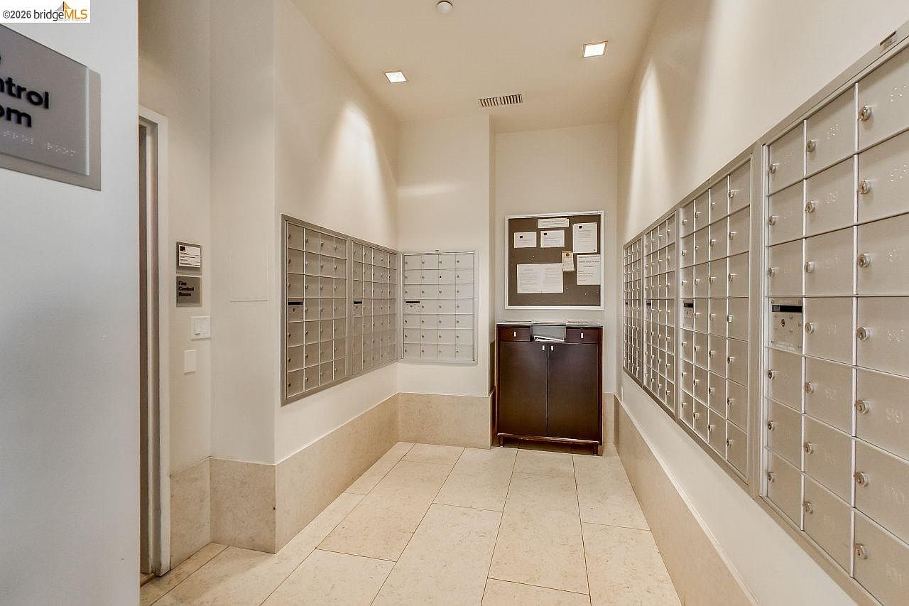 Unit 313 photo 4