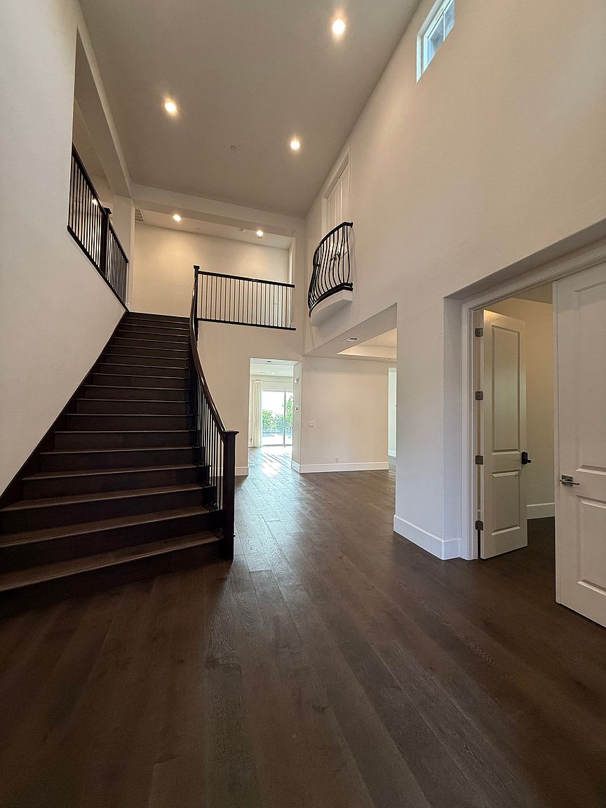 51 Adair Way photo 5