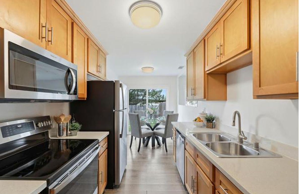 319 Lynn Ave photo 2
