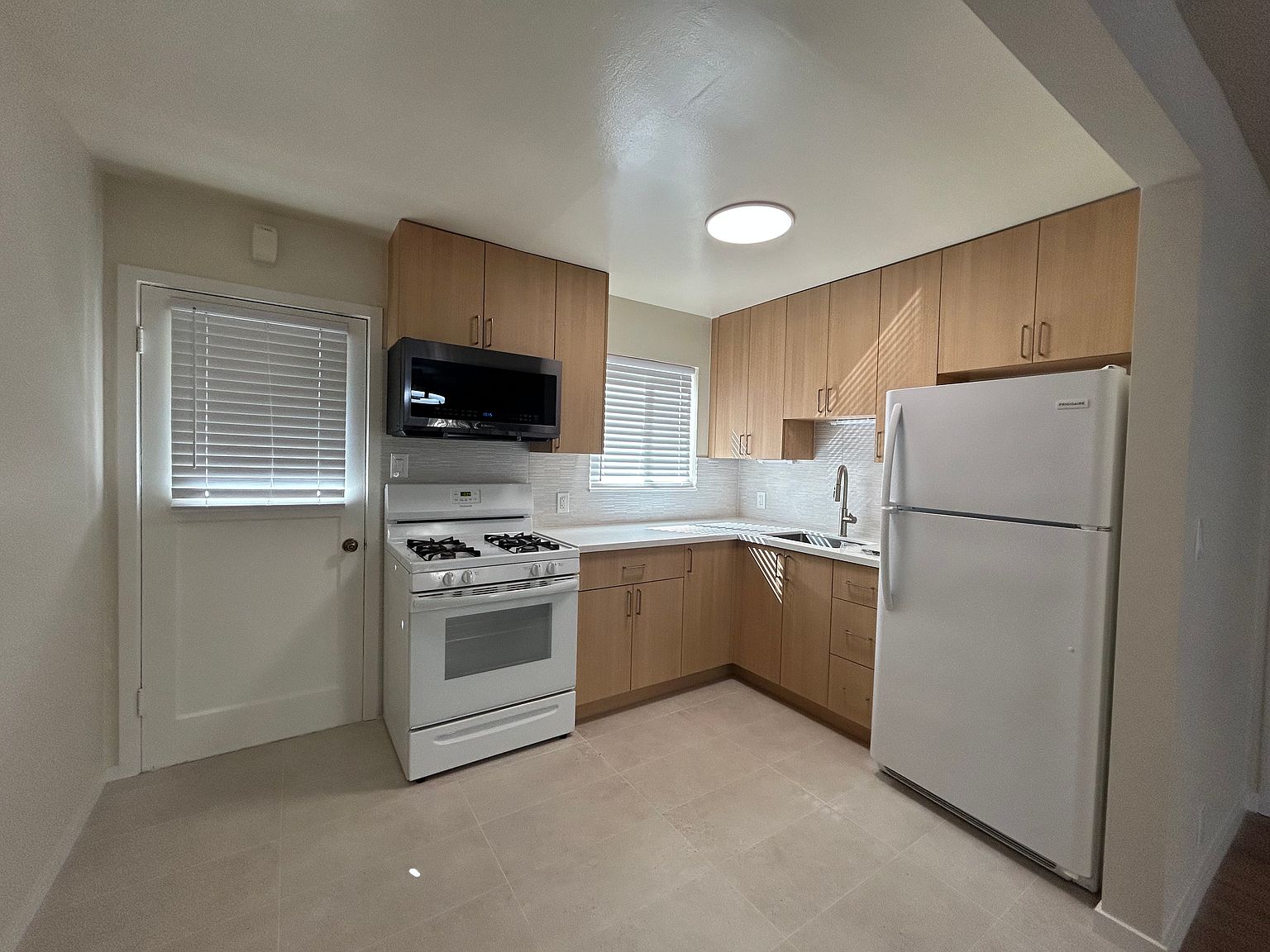 3031-3037 Almat Street photo 4