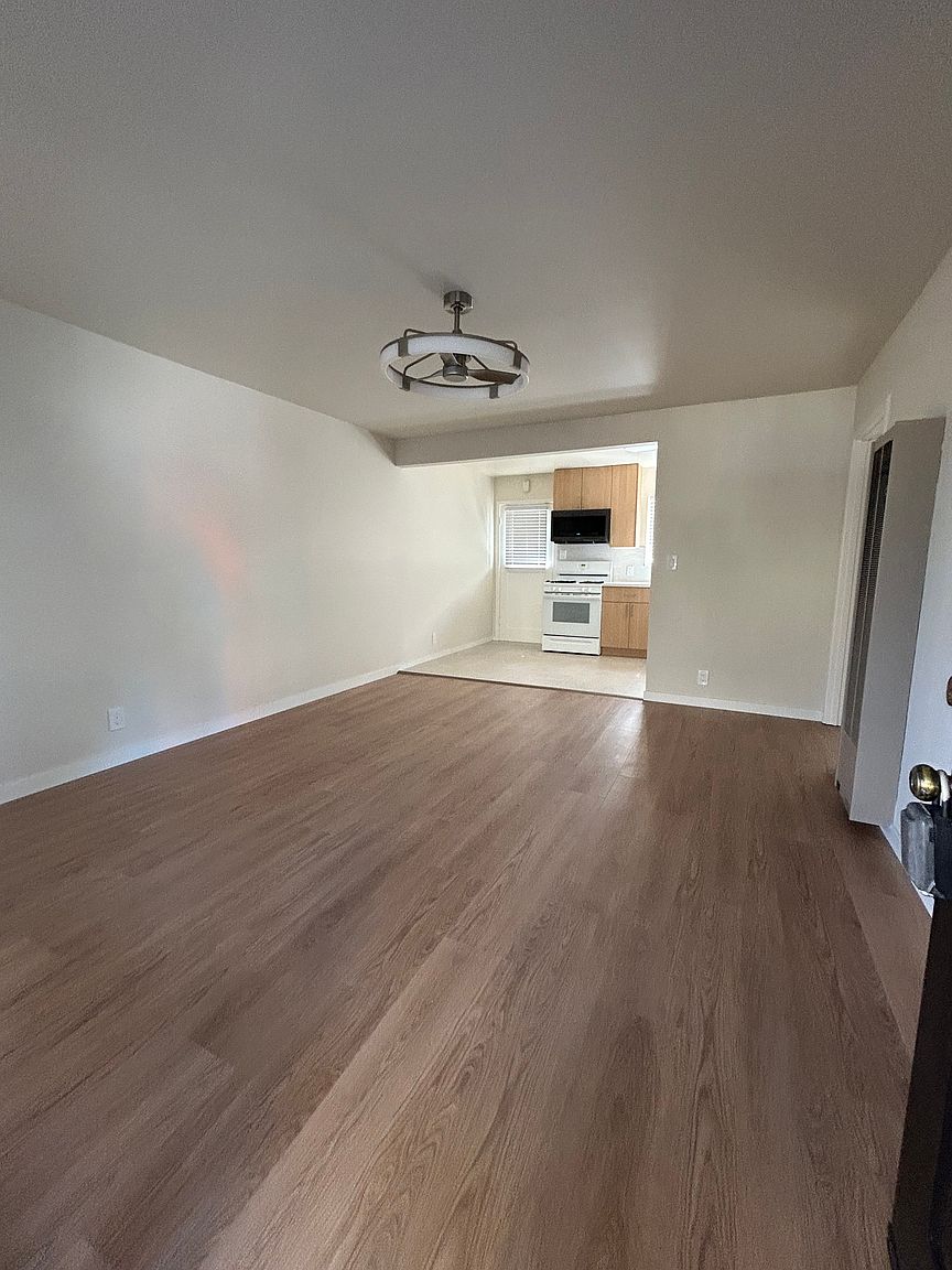 3031-3037 Almat Street photo 2